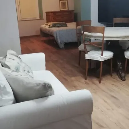 Il Muron Konukevi Carentino
